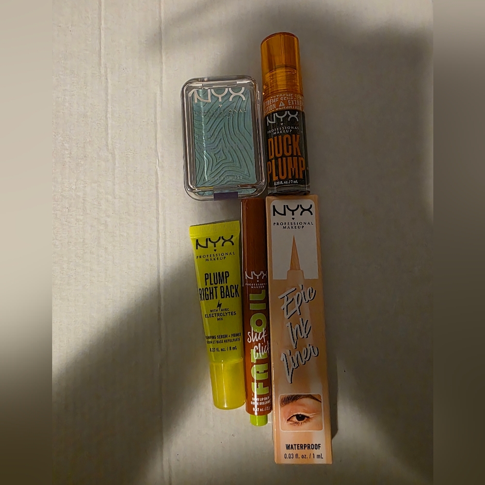 NWT NYX 5 Piece Makeup Set